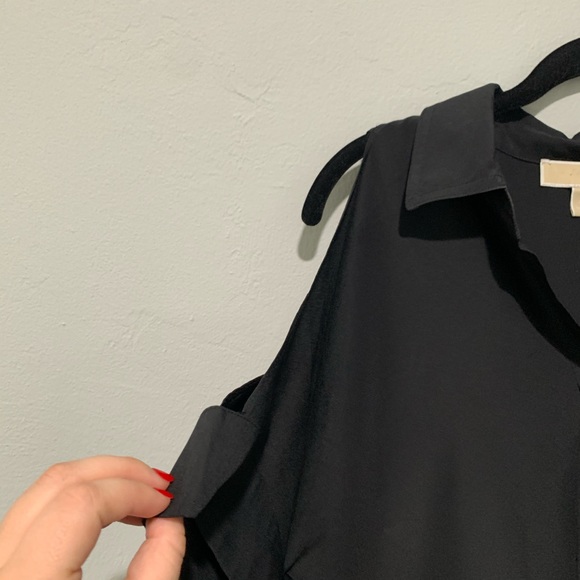 💕HOSTPICK Michael Kors Black Open Shoulder Top - Picture 5 of 6